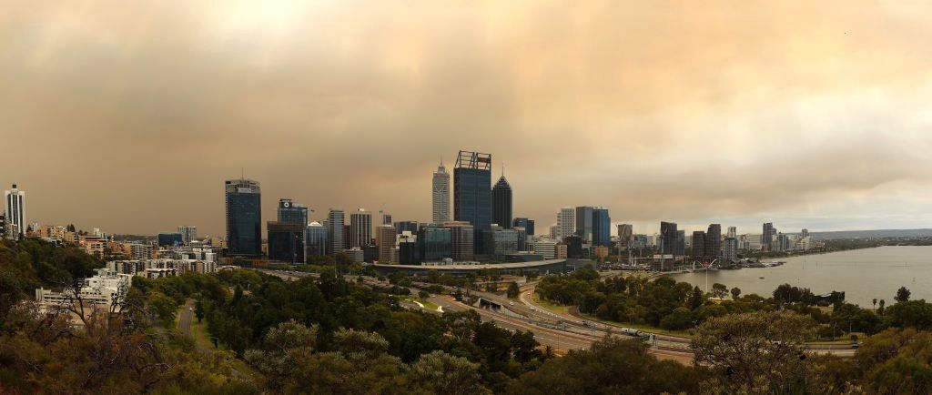 Ogromny pożar na przedmieściach Perth w Australii