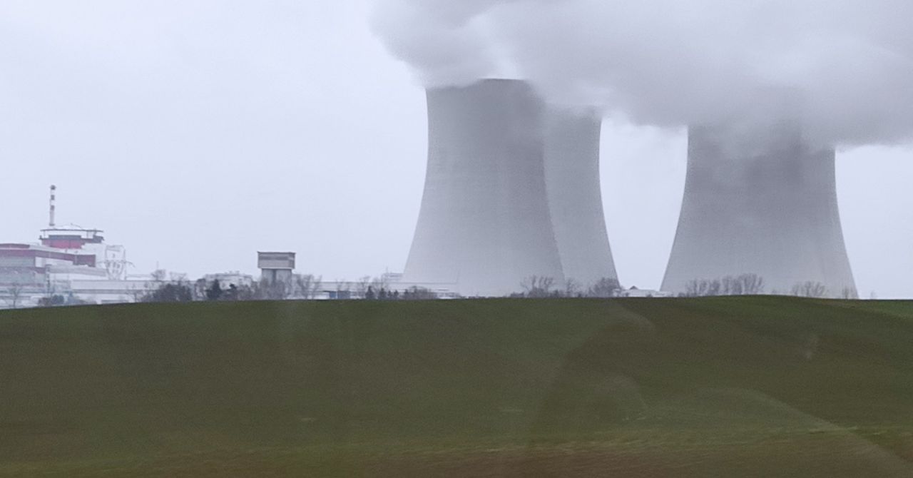 AI rozpala hossę na atomie. Kursy spółek jądrowych wystrzeliły