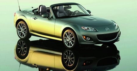 Szara Mazda MX-5 specjalnie dla USA