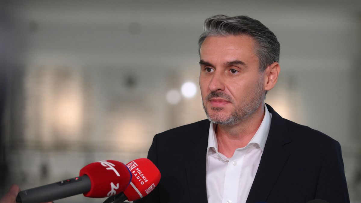 Ciazynski podal sie do dymisji
Warszawa 21.08.2024. Konferencja prasowa wicemarszalka Sejmu Wlodzimierza Czarzastego oraz wiceministra sprawiedliwosci Bartlomieja Ciazynskiego na temat uzycia przez niego samochodu sluzbowego oraz kart platniczych do celow prywatnych. Bartlomiej Ciazynski podal sie do dymisji.,Image: 900407466, License: Rights-managed, Restrictions: , Model Release: no, Credit line: Adam Chelstowski / Forum
Adam Chelstowski / Forum
polityka, polityk, lewica