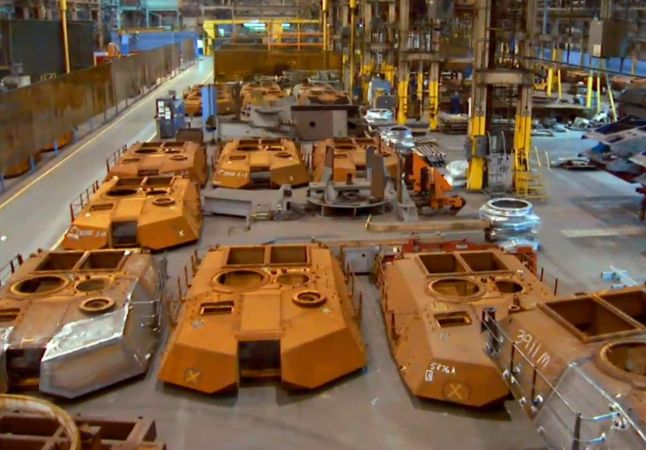 Lima Army Tank Plant - wieże Abramsów. Na dwóch widać ślady prowadzonych prac