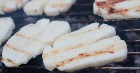 Ser halloumi – co to jest i jak go przygotować?