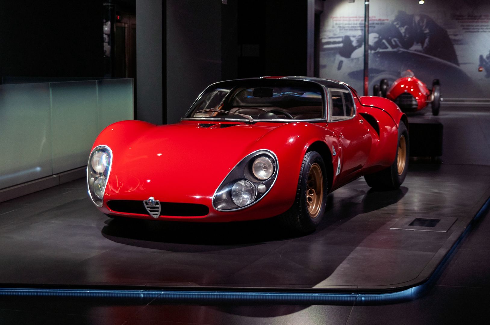 Klasyczna Alfa Romeo 33 Stradale (1967)