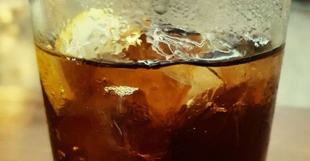 Łączenie alkoholu z napojami dietetycznymi sprawi, że szybciej się upijesz