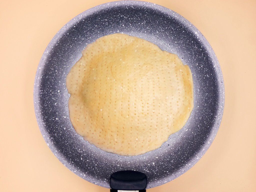 Pizza piadina z serem i wędliną przepis