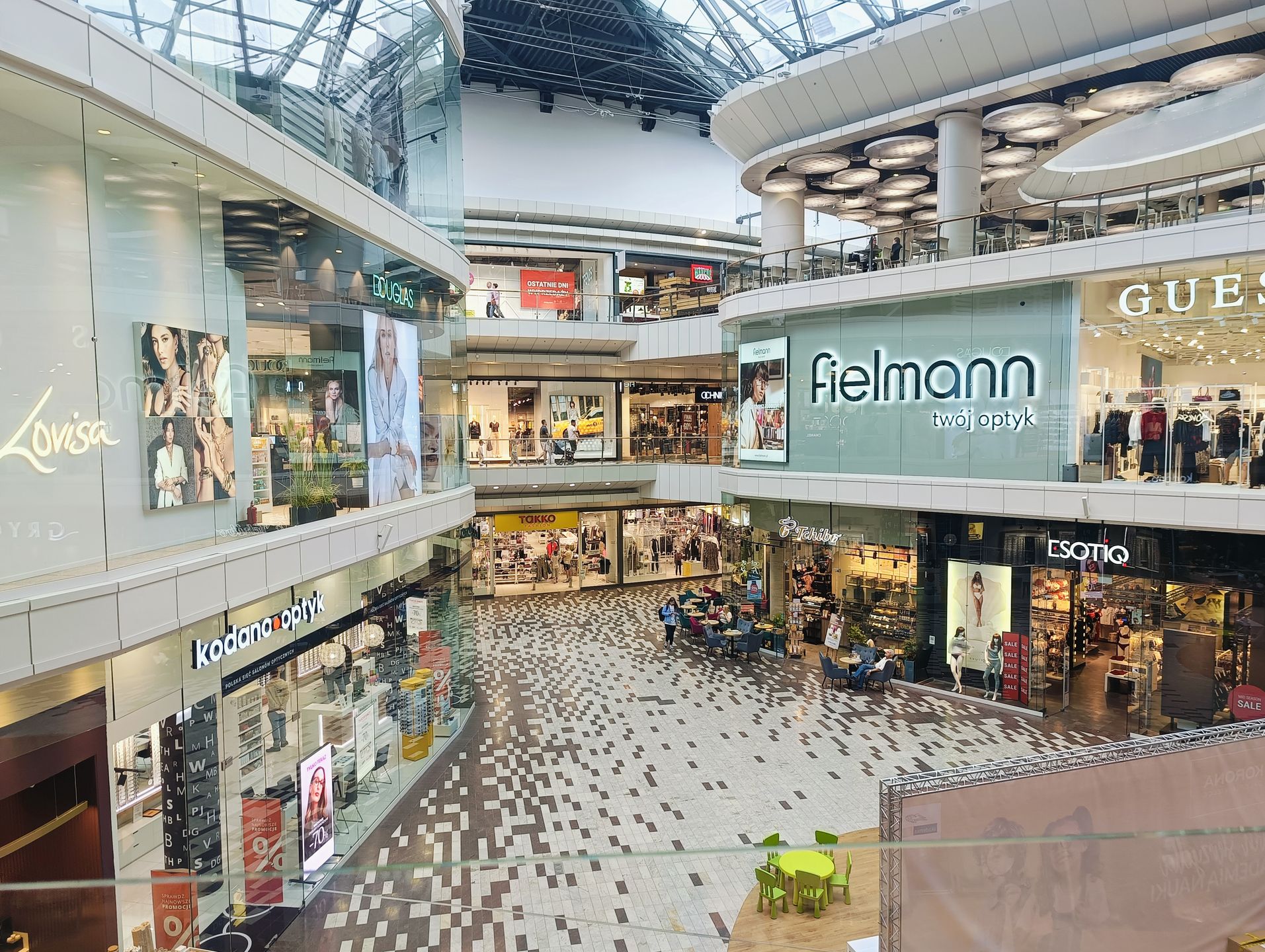 W Kielcach za to Galeria Korona świeciła pustkami