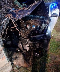 Ministrant zabrał księdzu auto. Wjechał w dom