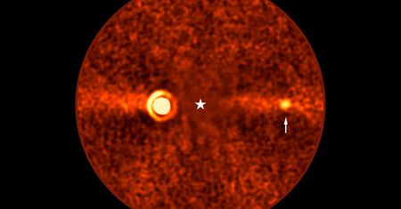 Beta Pictoris ma nową planetę. To najciemniejsza egzoplaneta