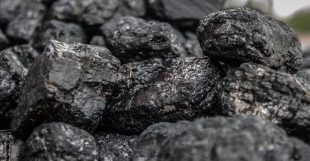 Ceny węgla spadają, ale powód obniżki może niepokoić
