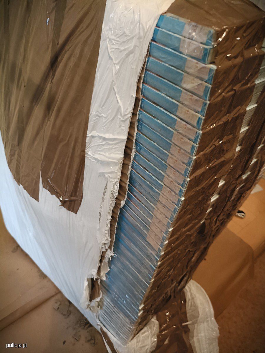 Taki pakunek dotarł do Polski.