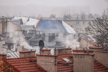 Burza wokół "Czystego powietrza". Dostają wezwania do zapłaty, szykują protest