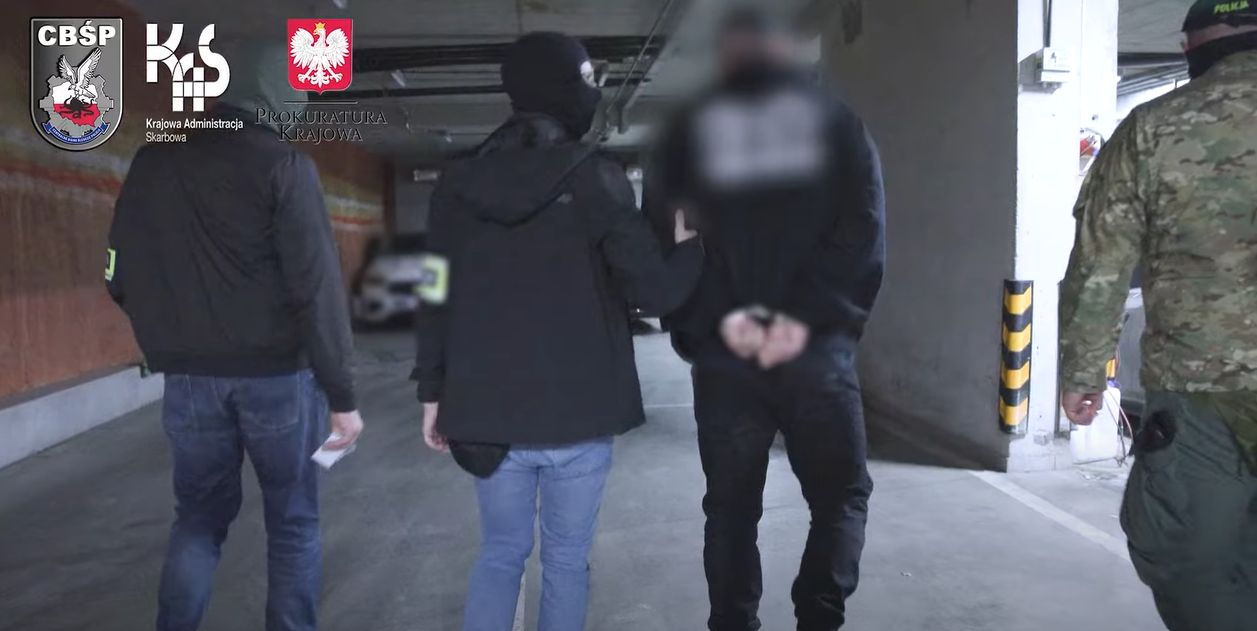 Zdjęcia z zatrzymania Buddy.