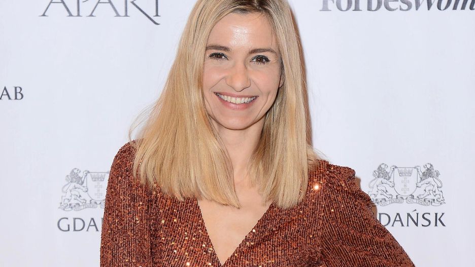 Joanna Koroniewska w sukience w grochy. Wzór idealny na wiosnę