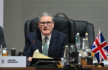 Starmer żąda śledztwa. W tle polityczne powiązania z Rosją jednej z partii