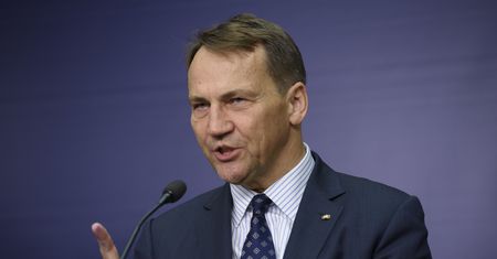 Radosław Sikorski reaguje na tekst WP. "A tacy byli pobożni"