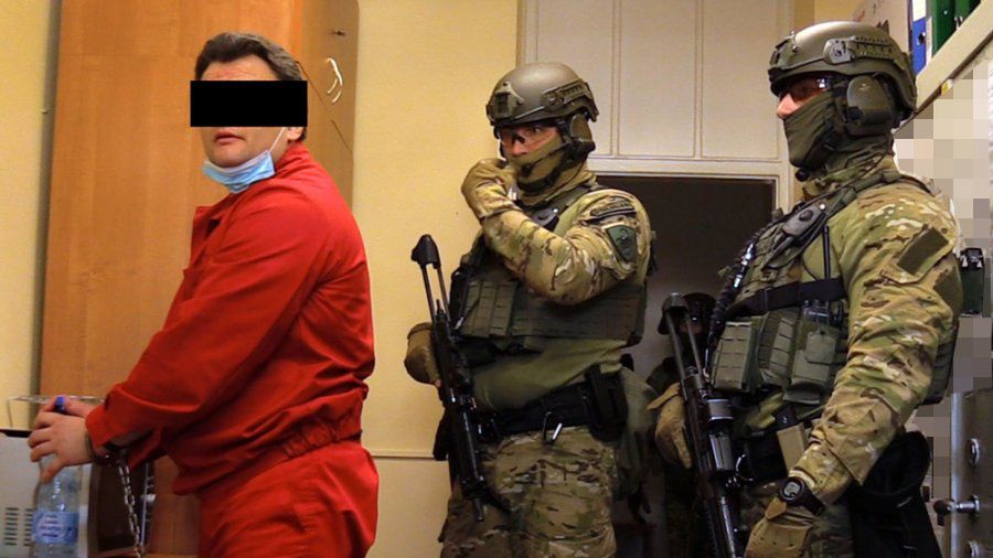 Warszawa. Sprawa "Famy" zatacza szersze kręgi. Odbywający karę za podpalenie klubu mężczyzna ma teraz zarzuty dotyczące zlecenia zabójstwa. Chciał ukarać sędziego, prokuratora i świadka koronnego