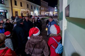 Tarnów: Nocne zwiedzanie przy blasku lamp naftowych i z mikołajkowym akcentem