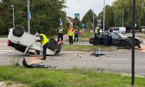 Nie ustąpił pierwszeństwa. Kierowca wyleciał przez szybę. Nagrali