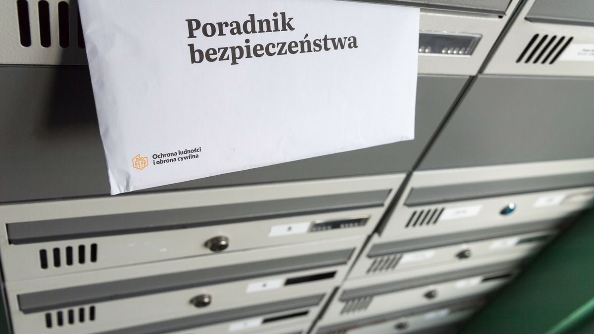Ten poradnik trafił do każdego Polaka. Co zrobić po usłyszeniu syren?
