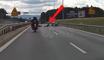 Stali pierwsi na światłach. Po chwili takie sceny. Boli od patrzenia