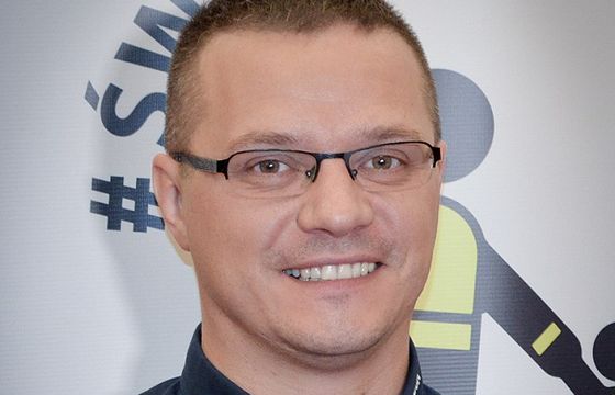 Rzecznik szefa policji zamieścił mem kpiący z „Gazety Wyborczej”, po krytyce usunął go