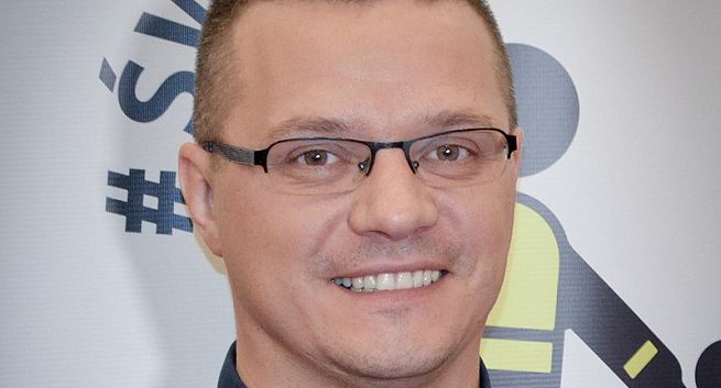 Rzecznik szefa policji zamieścił mem kpiący z „Gazety Wyborczej”, po krytyce usunął go