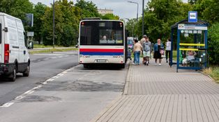 Fatalny stan ul. Powstańców Wlkp. w Śródmieściu Bydgoszczy. Głównie chodzi o zatoczki autobusowe