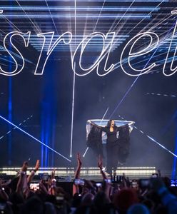 Rzucili farbą i próbowali wtargnąć na scenę. Podczas występu Izraela