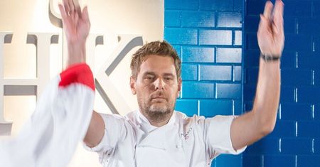 Wojciech Modest Amaro chwali się, że uzdrowił chorego chłopca DŁOŃMI. Ksiądz sceptycznie: "Życzę więcej pokory"