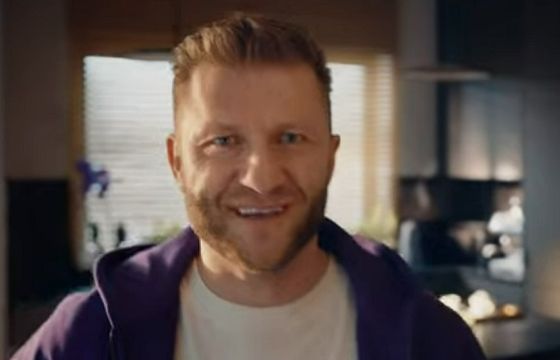 Play daje w prezencie pakiet kanałów sportowych. W reklamie wystąpił znany piłkarz