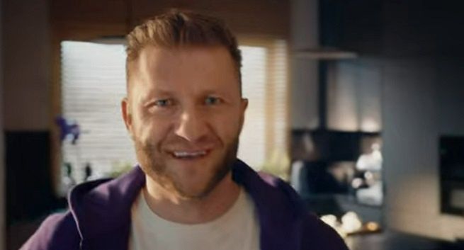 Play daje w prezencie pakiet kanałów sportowych. W reklamie wystąpił znany piłkarz