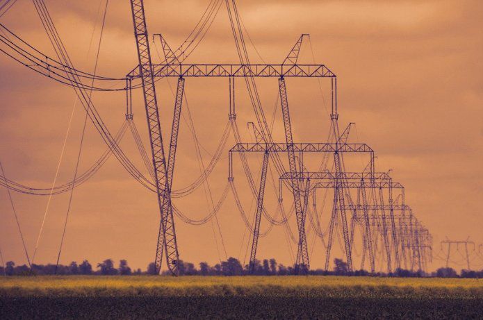 Prąd tańszy do końca 2025 roku i nawet 20 tys. zł rocznie dla mieszkańców wsi