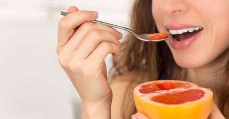 Wiele osób stosuje dietę grejpfrutową, aby schudnąć. Efekty są zaskakujące