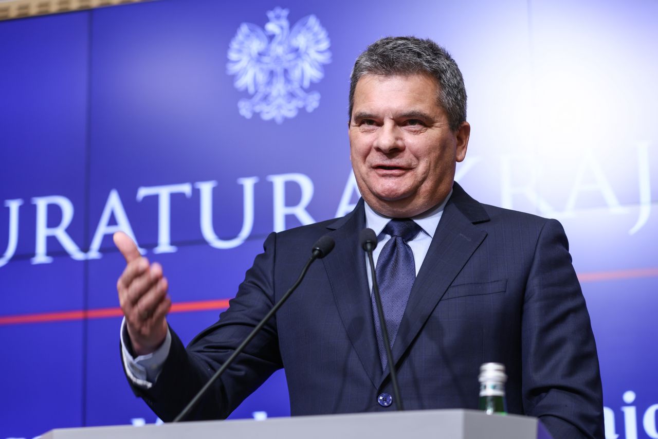 Prokurator krajowy: trzy postępowania i przeszukania w sprawie Orlenu