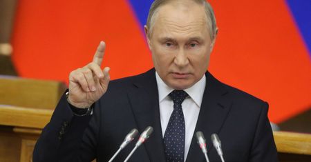 Putinowi trzeba postawić jasną granicę. A "świat milczy, nie będzie retorsji"