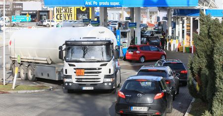 Niemiec przewiózł w beczkach 1,6 tys. litrów paliwa z Polski. Teraz musi zapłacić gigantyczną karę