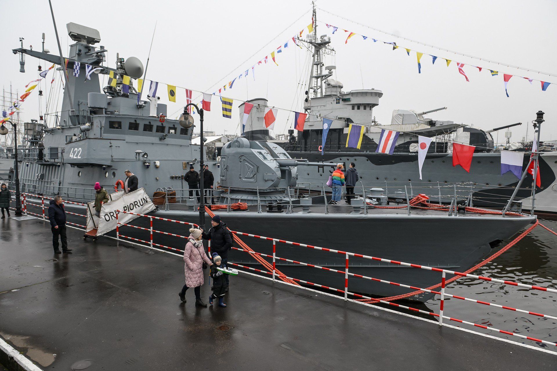 12.03.2024 gdynia Skwer Kosciuszki - Obchody 25. rocznicy wstąpienia Polski do NATO. udostępnione do zwiedzania okręty Marynarki Wojennej: okręt rakietowy ORP Piorun oraz niszczyciel min ORP Albatros. FOT. PRZEMEK SWIDERSKI / POLSKA PRESS / DZIENNIK BALTYCKI