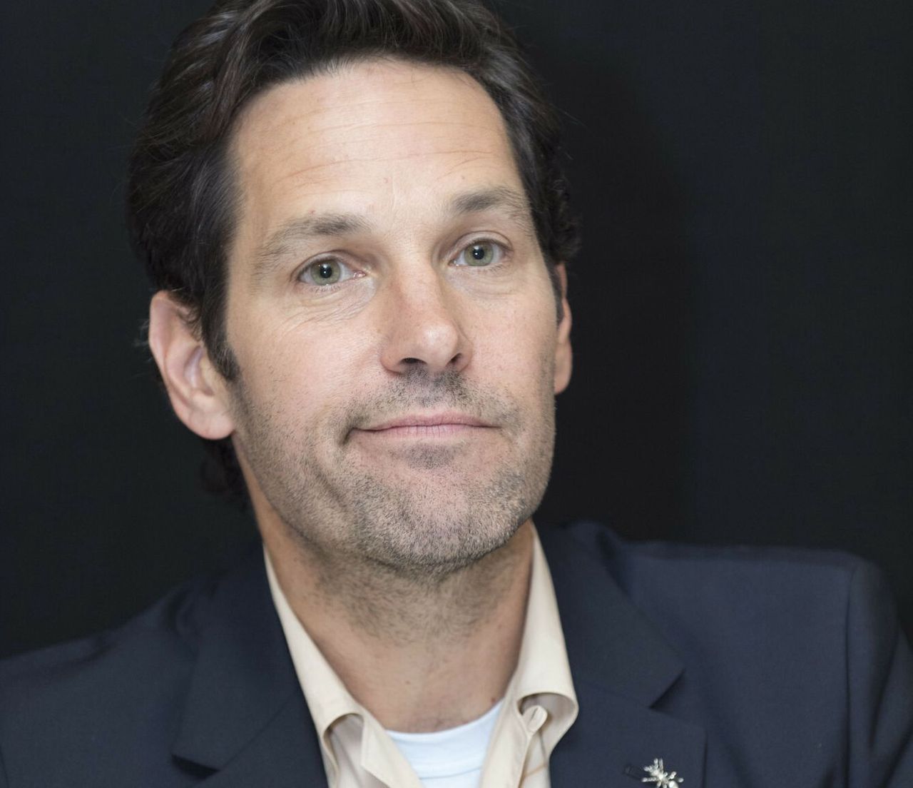 Paul Rudd charms Dublin with a surprise pub visit but forgets to pay for gift shopping