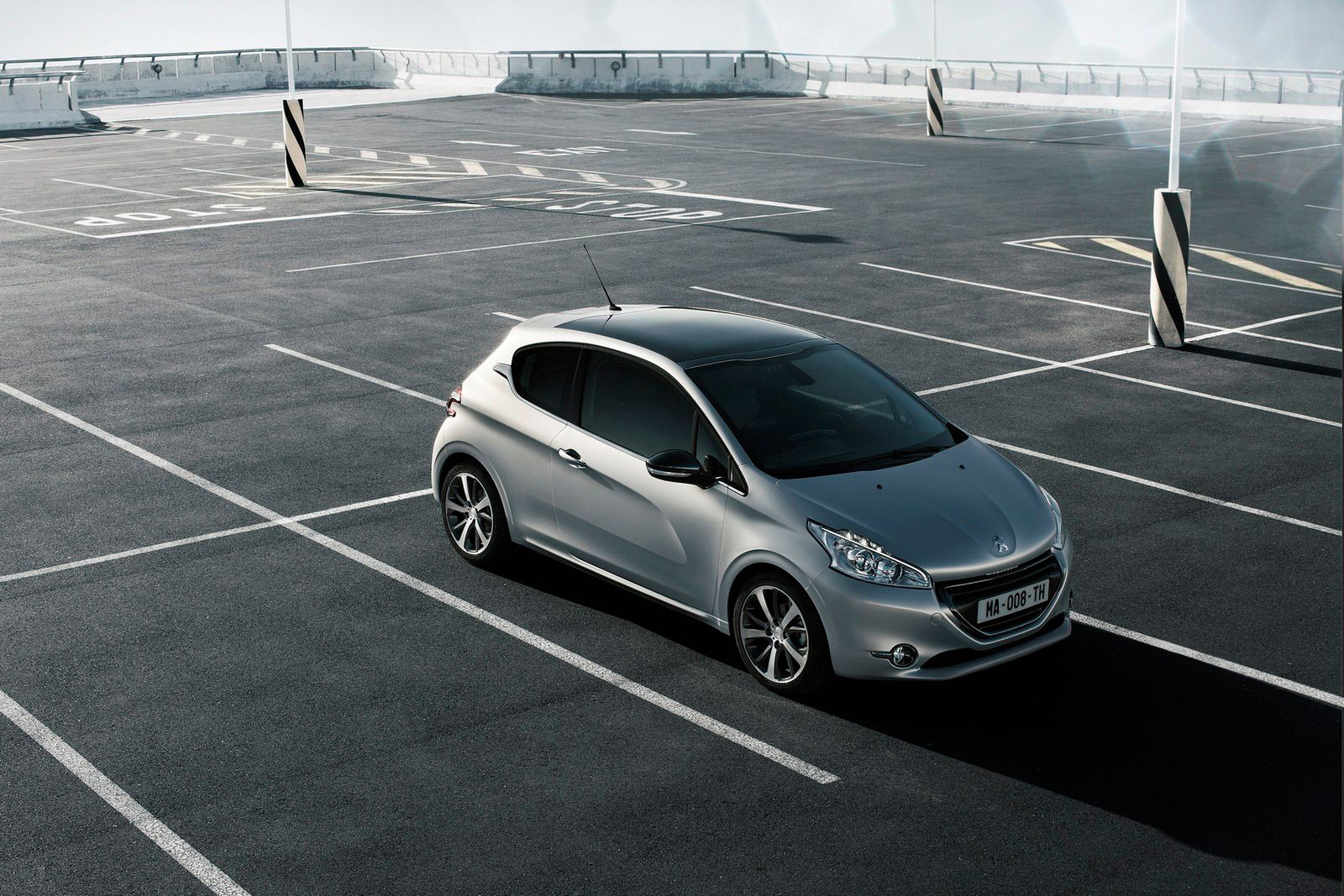 Peugeot-208-Ice-Velvet-1[2]