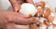 Jak szybko obrać jajko? Genialny trik, który pomoże ci to zrobić raz-dwa
