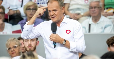 Tusk dostał z NBP jasny sygnał. "Glapiński ma w rękawie kolejne asy"