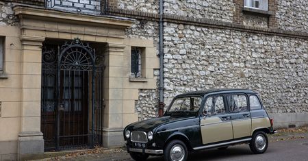 Za kółkiem Renault 4 Parisienne. "Nie tylko (...) łatwo się prowadzi. Łatwo się go podnosi!"