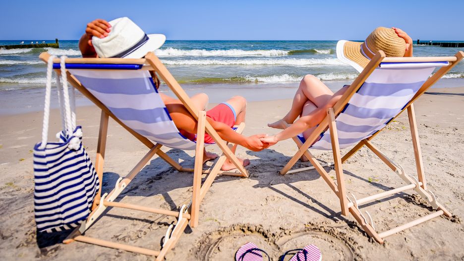 wakacje, plaża, morski, morze, fotele, piach, lato, ocean, leżaki, urlop, wczasy, razem, para, holydays, woda, podróż, tropikalna, wybrzeże, niebo, relaks, kurort, parasol, czas wolny