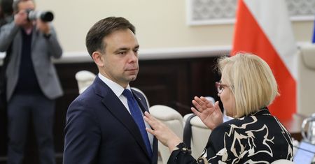 Spór o wysokość płacy minimalnej. Ministerstwo Finansów proponuje niecałe 4 zł podwyżki