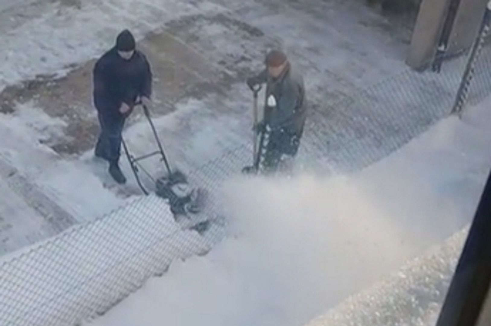 Wideo ma 1,5 mln wyświetleń. "Tak mój sąsiad odśnieża"