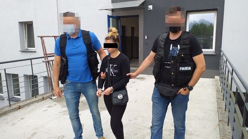Policjanci zatrzymali 22-latkę do sprawy oszustw na funkcjonariusza CBŚP