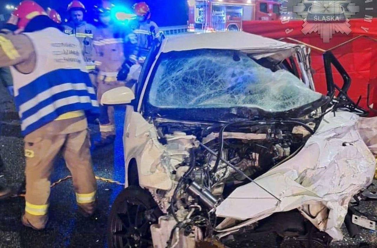 Auto osobowe wjechało pod prąd na autostradę A4