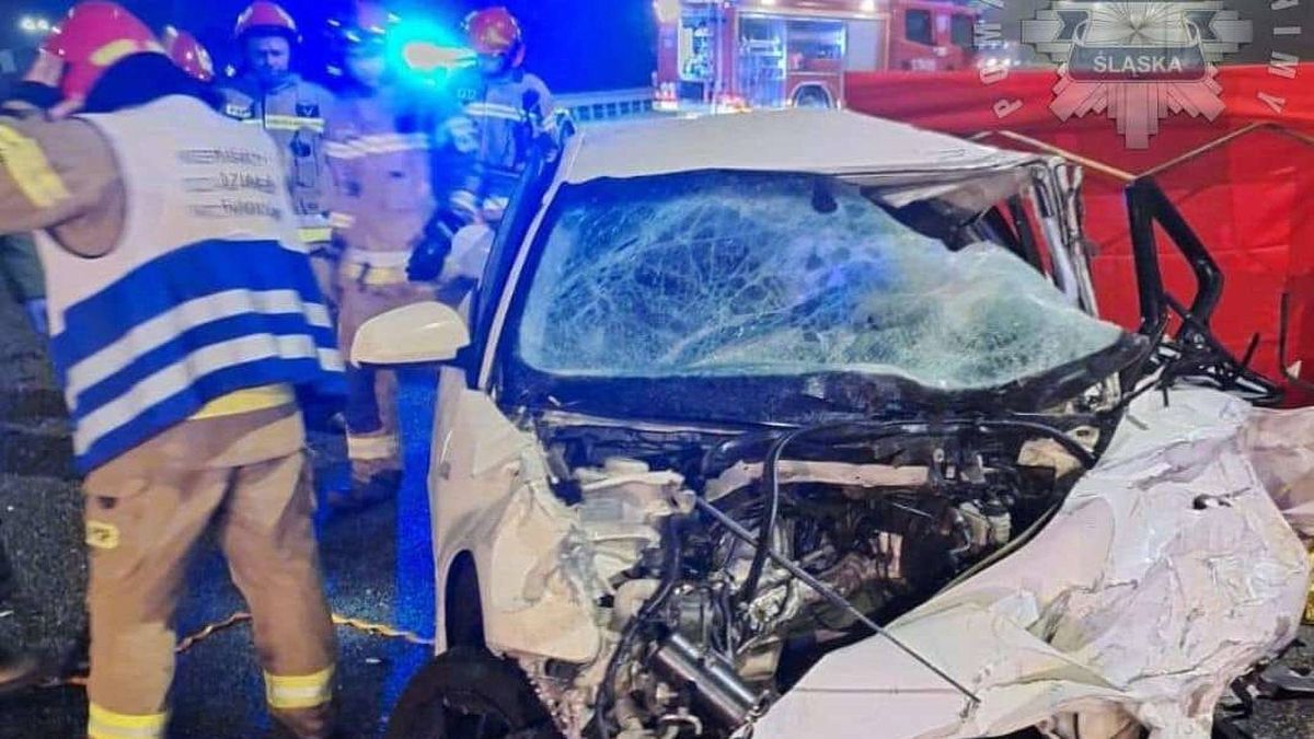 Auto osobowe wjechało pod prąd na autostradę A4