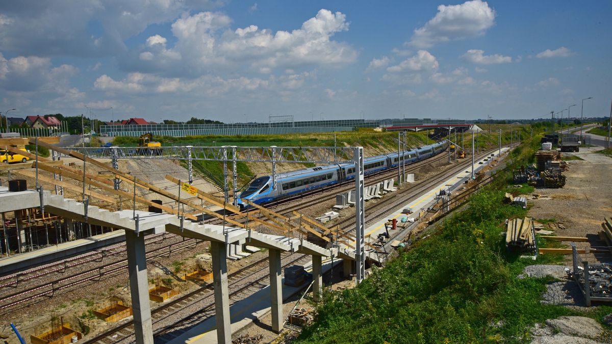 Budowa nowego przystanku PKP w Mistrzejowicach
16.08.2024 r Krakow Budowa peronow przy nowym przystanku PKP w Mistrzejowicach
fot. Jacek Boron/REPORTER
JacekBoron.