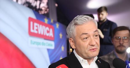 Biedroń dosadnie o decyzji Nawrockiego. "Lech Kaczyński się w grobie przewraca"